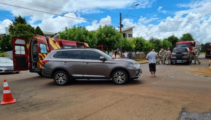 Laranjeiras - Duas pessoas ficam feridas em acidente de trânsito no centro da cidade